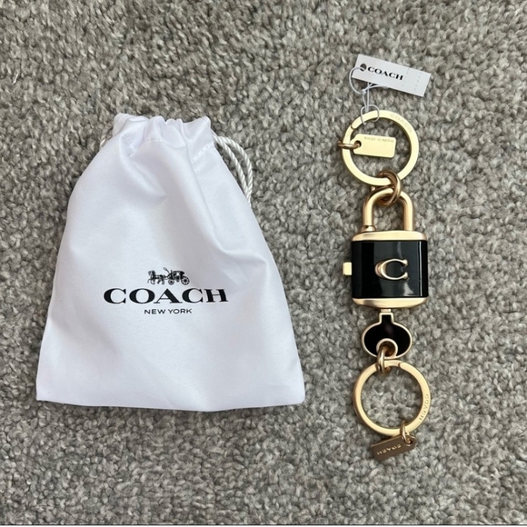 NWT Coach Padlock and Key Charm Keychain 2 Pcs Keychain + Pouch - Picture 1 of 6